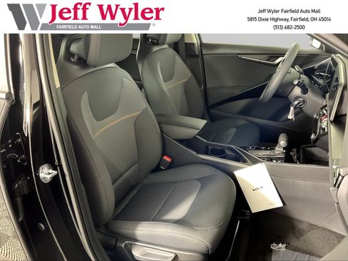 New 2026 Kia Niro LX FWD image 18