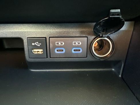 Certified 2022 Toyota Highlander XLE image 34