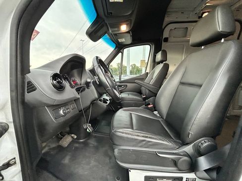 Used 2021 Mercedes-Benz Sprinter 2500 image 11
