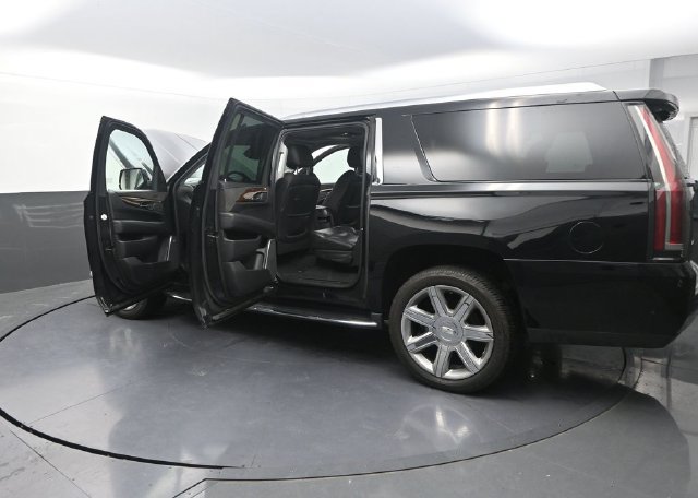 Used 2020 Cadillac Escalade ESV Premium Luxury AWD/4WD image 44