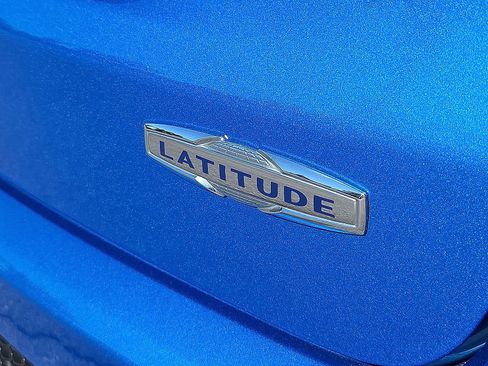 Used 2018 Jeep Compass Latitude w/ Popular Equipment Group image 8