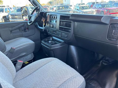 Used 2022 GMC Savana 3500 w/ Power Convenience Package image 10