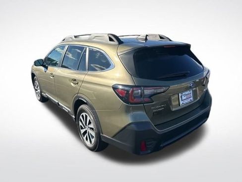 Used 2022 Subaru Outback Premium image 3
