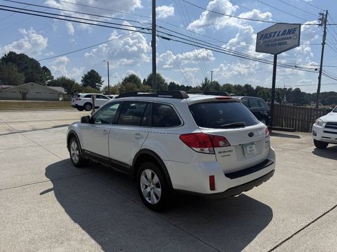 Used 2010 Subaru Outback 2.5i Premium AWD/4WD image 5