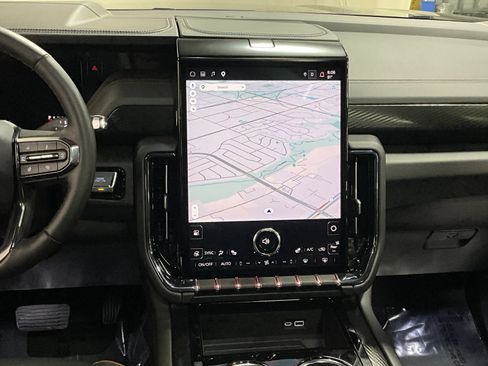 Used 2025 GMC Yukon AT4 w/ AT4 Premium Package AWD/4WD image 9