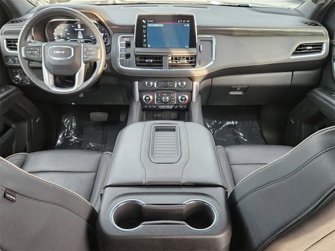 Used 2024 GMC Yukon SLT image 40