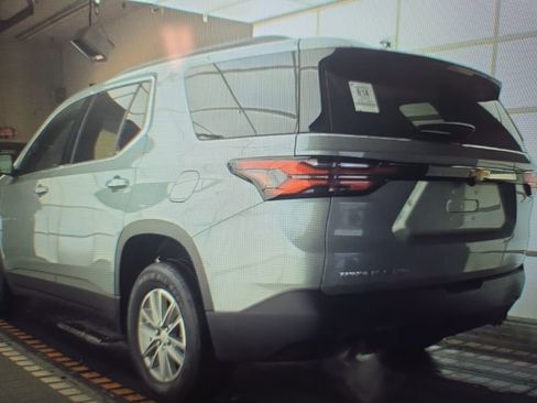 Used 2023 Chevrolet Traverse LT image 4