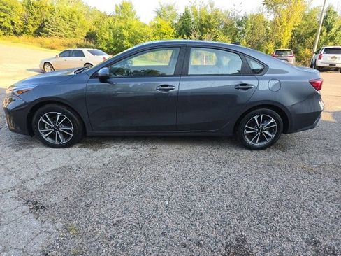 Used 2023 Kia Forte LXS w/ LXS Technology Package image 2