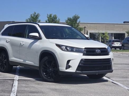 Used 2019 Toyota Highlander SE AWD/4WD image 2