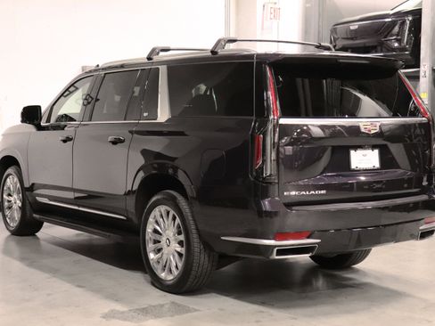 Used 2023 Cadillac Escalade ESV Premium Luxury AWD/4WD image 3
