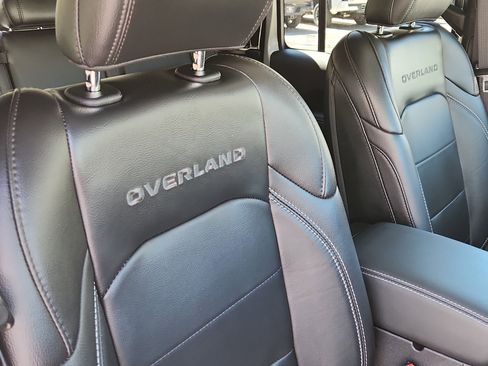 Used 2021 Jeep Gladiator Overland w/ Popular Equipment Package AWD/4WD image 15