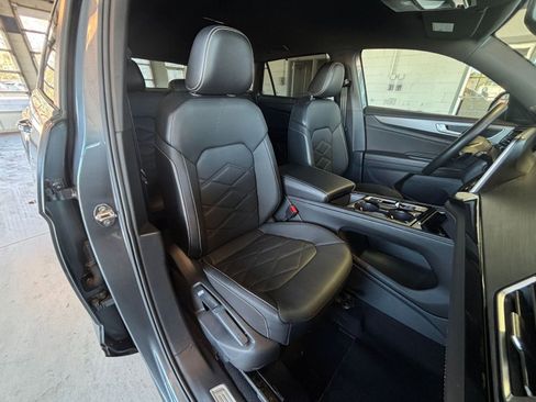 Used 2025 Volkswagen Atlas Cross Sport SE image 40