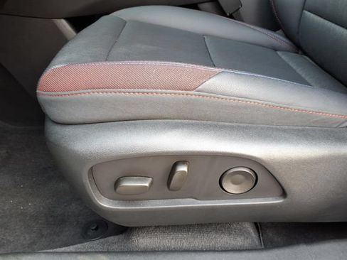 Used 2025 Chevrolet Equinox RS w/ Safety and Technology Package AWD/4WD image 4