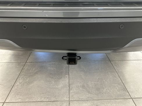 Certified 2022 Ford Explorer XLT w/ Equipment Group 202A image 9