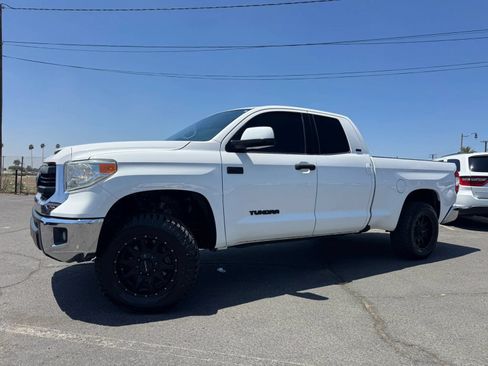 Used 2015 Toyota Tundra SR5 RWD image 2