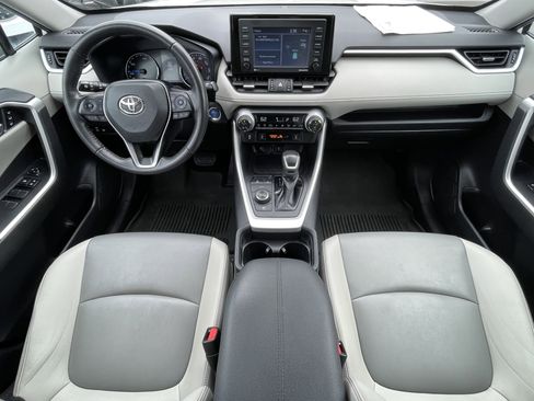 Used 2021 Toyota RAV4 XLE Premium image 18