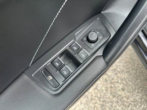 Certified 2023 Volkswagen Tiguan SEL R-Line AWD/4WD image 12
