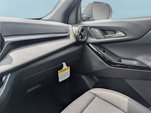New 2026 Chevrolet Equinox LT w/ Convenience Package II FWD image 29