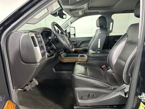 Used 2018 Chevrolet Silverado 2500 High Country w/ Duramax Plus Package image 11