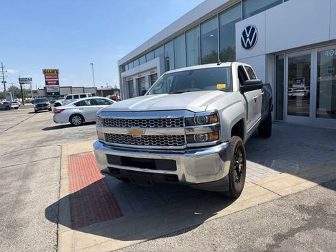 Used 2019 Chevrolet Silverado 2500 LT AWD/4WD image 2