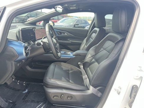 Used 2025 Chevrolet Equinox EV LT w/ Convenience Package image 17