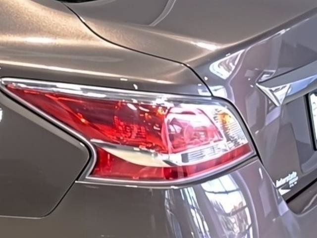 Used 2015 Nissan Altima 2.5 SV w/ Convenience Package FWD image 10