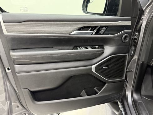 Used 2024 Jeep Wagoneer L Series II w/ Flexible Seating Group RWD image 10