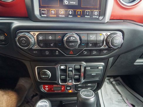Used 2019 Jeep Wrangler Unlimited Rubicon AWD/4WD image 28