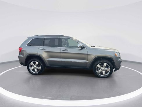 Used 2013 Jeep Grand Cherokee Overland AWD/4WD image 9