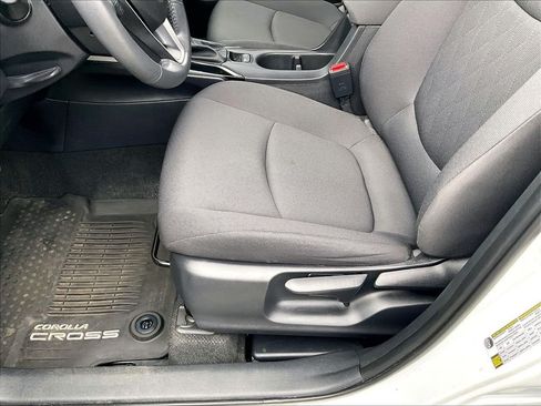 Used 2024 Toyota Corolla Cross LE w/ Moonroof Package AWD/4WD image 34
