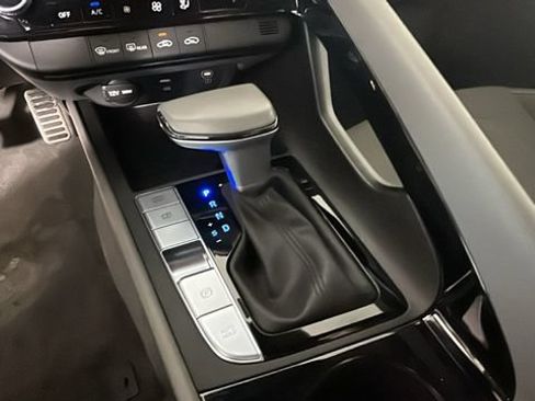 Certified 2025 Hyundai Elantra SEL FWD image 21