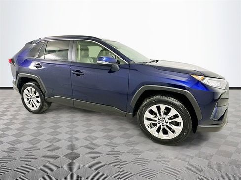 Used 2021 Toyota RAV4 XLE Premium image 8