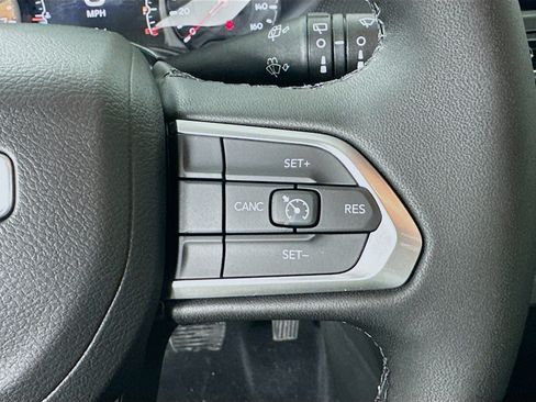 Used 2026 Jeep Compass Latitude AWD/4WD image 13