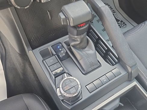 Used 2024 Toyota Tacoma TRD Off-Road image 21