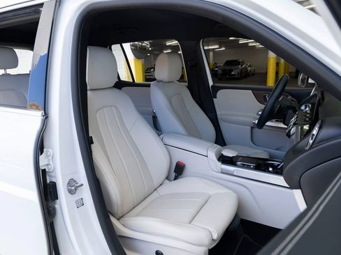 Used 2022 Mercedes-Benz GLB 250 image 27