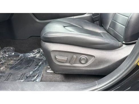 Used 2023 Toyota Highlander XLE FWD image 18