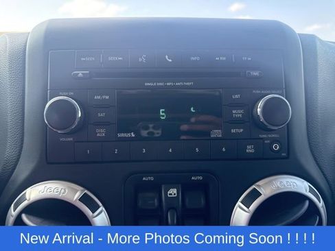 Used 2016 Jeep Wrangler Unlimited Sahara w/ Max Tow Package AWD/4WD image 16