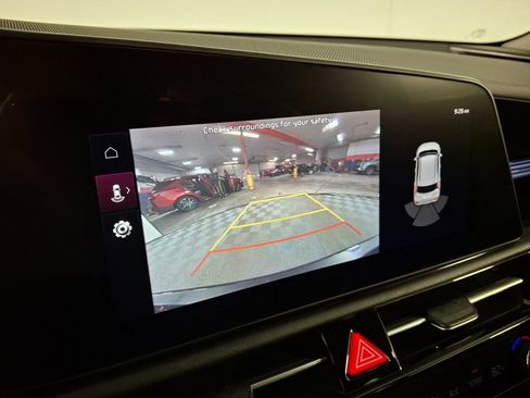 Used 2023 Kia Niro EX Touring image 19