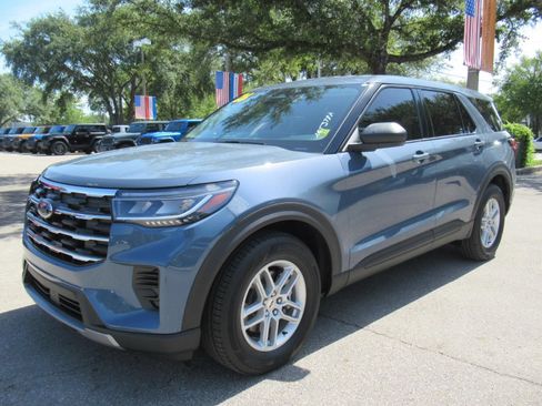 Used 2026 Ford Explorer Active RWD image 3