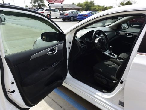 Used 2014 Nissan Sentra SR w/ SR Driver Package image 12