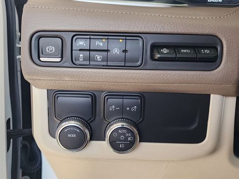 Used 2023 GMC Yukon Denali w/ LPO, Floor Liner Package RWD image 32
