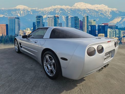 Used 1998 Chevrolet Corvette Coupe image 5