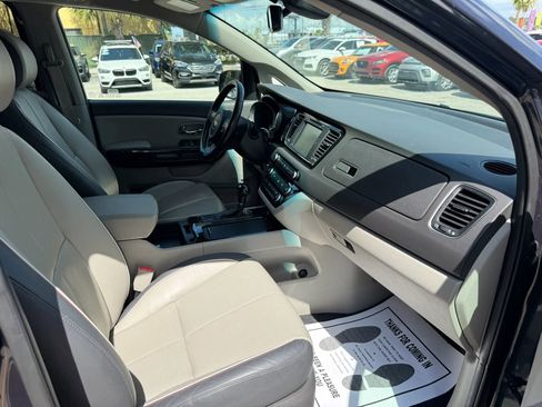 Used 2016 Kia Sedona SX FWD image 17