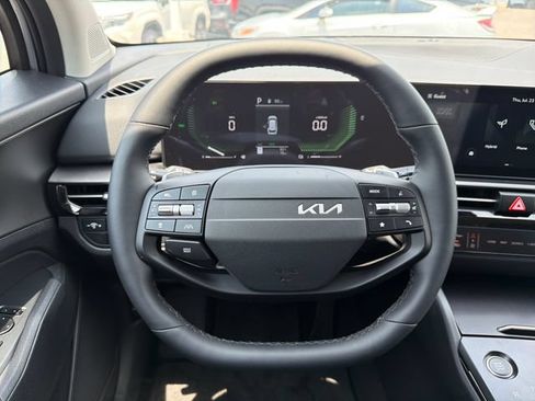 New 2026 Kia Sportage LX FWD image 10