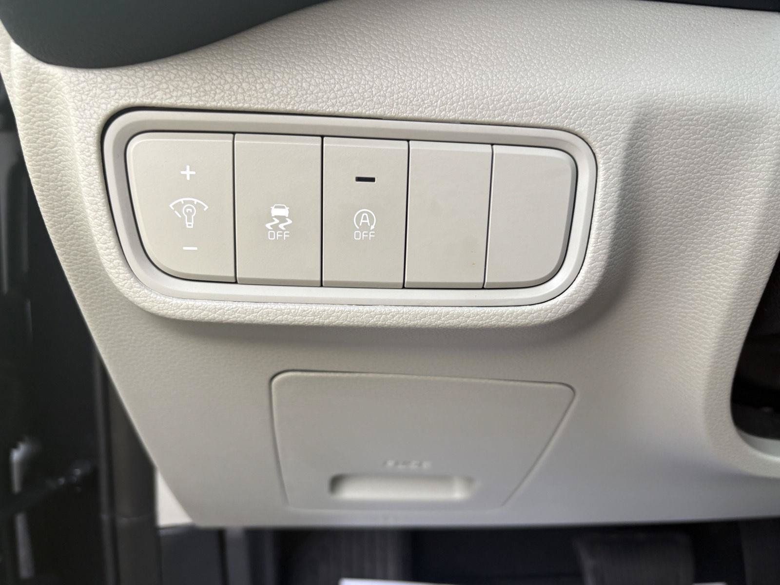 Used 2025 Kia Soul LX FWD image 24