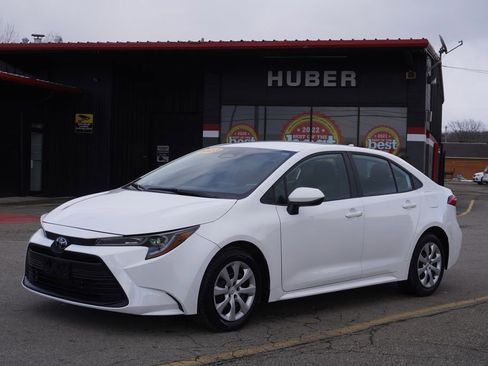 Used 2023 Toyota Corolla LE image 1