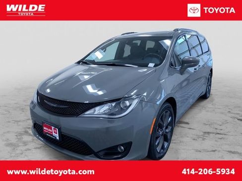 Used 2020 Chrysler Pacifica Touring-L Plus image 1