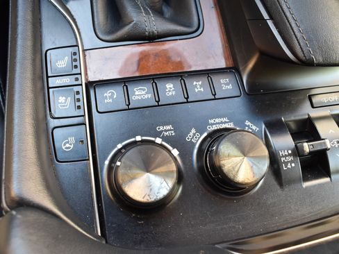 Used 2018 Lexus LX 570 4WD w/ Luxury Package image 40