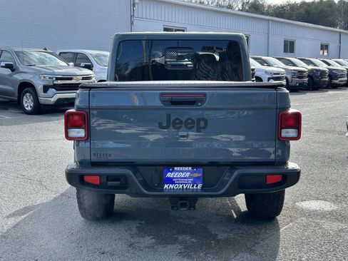 Used 2024 Jeep Gladiator Sport image 4