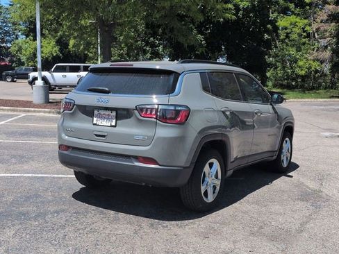 Used 2024 Jeep Compass Latitude w/ Convenience Group AWD/4WD image 3